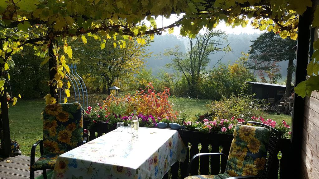 Gemuetliches Ferienhaus Mit Grossem Garten, Ideal Fuer Naturliebhaber Gerhardshofen Luaran gambar